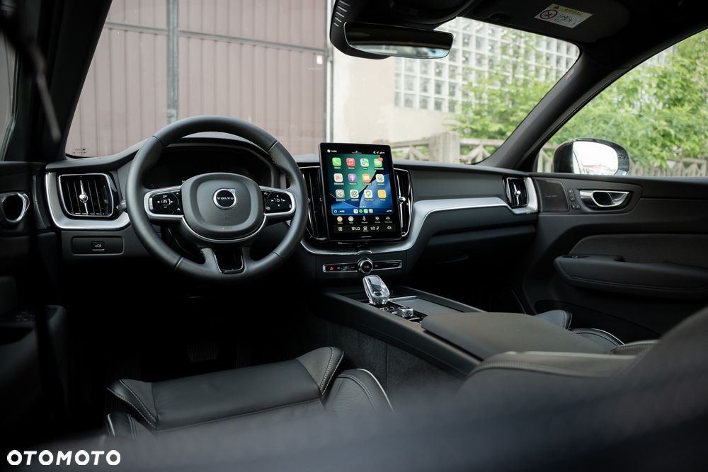 Volvo XC 60 B5 B AWD Ultimate Dark - 28