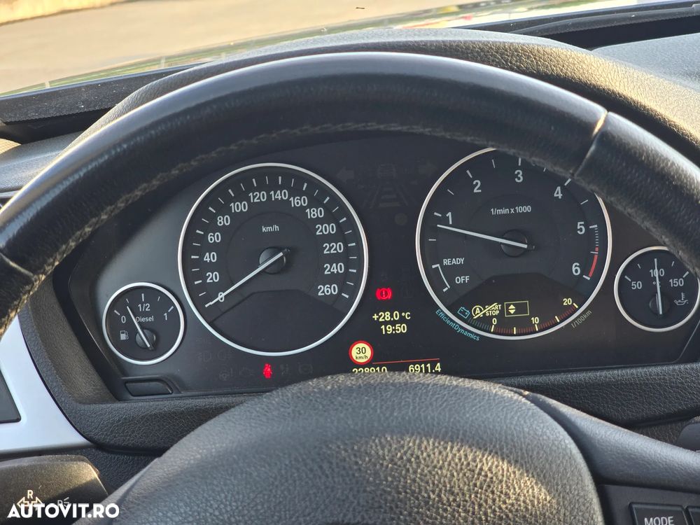 BMW Seria 3 320d xDrive - 13