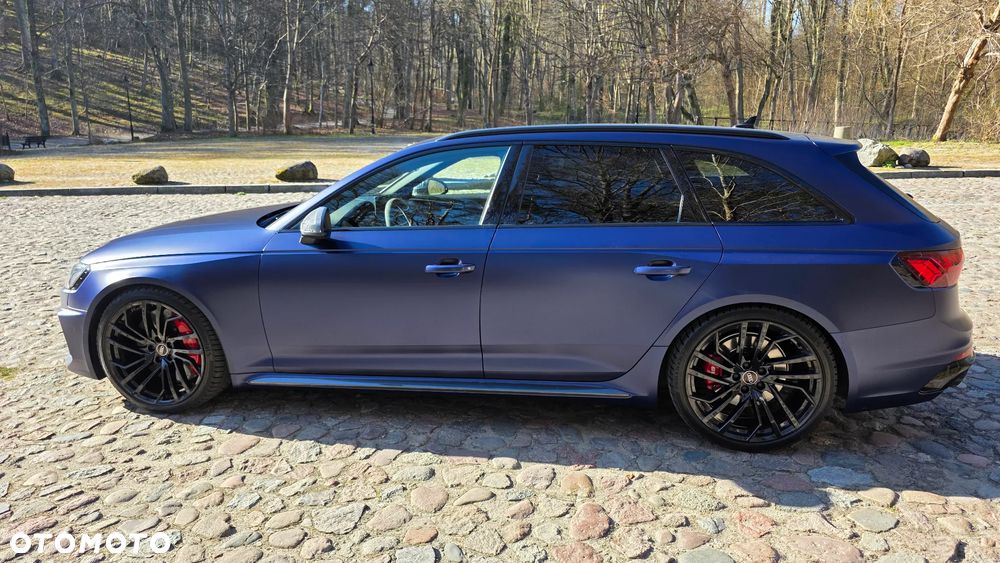Audi RS4 Avant - 16