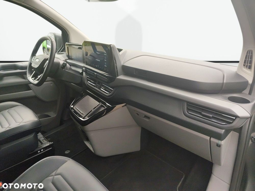 Ford Tourneo Custom - 19