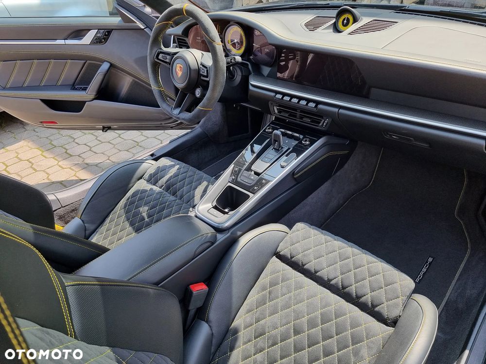 Porsche 911 Turbo S - 16