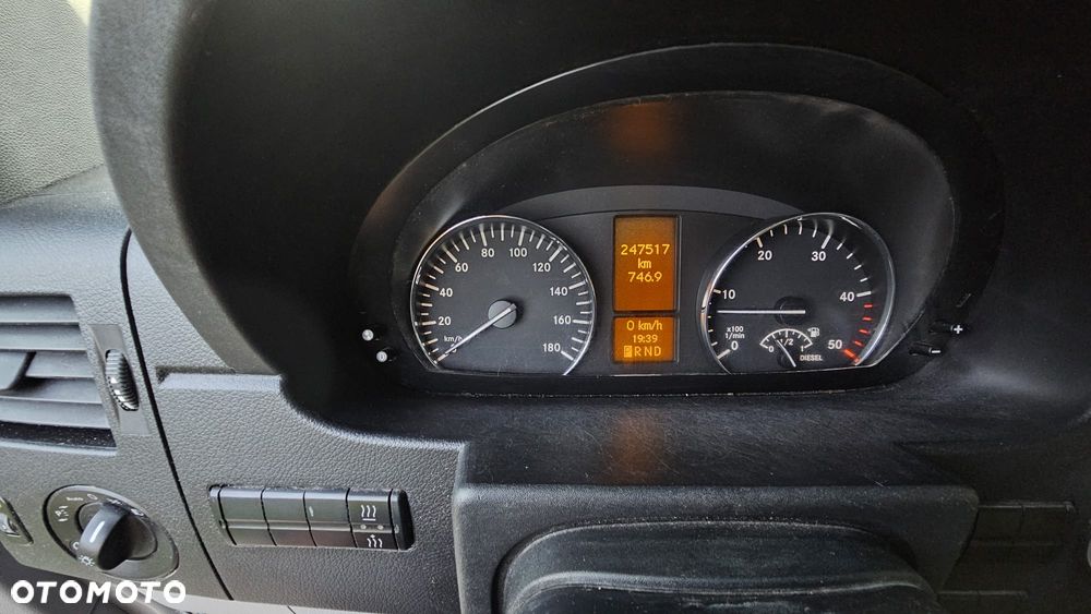 Mercedes-Benz Sprinter - 20