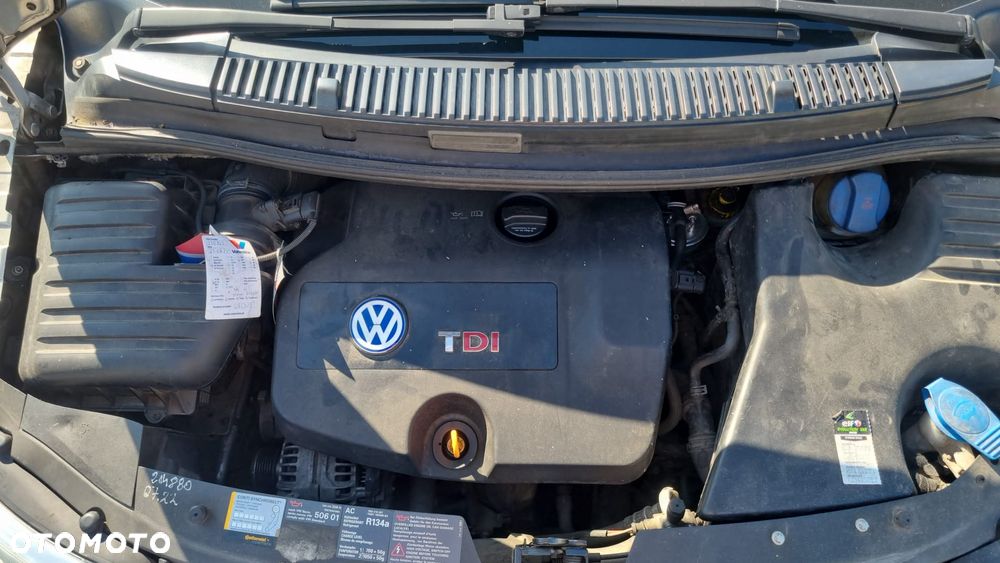 Volkswagen Sharan 1.9 TDI Comfortline Tiptr - 12