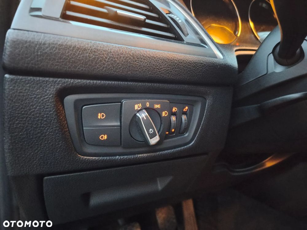 BMW Seria 1 118i - 32