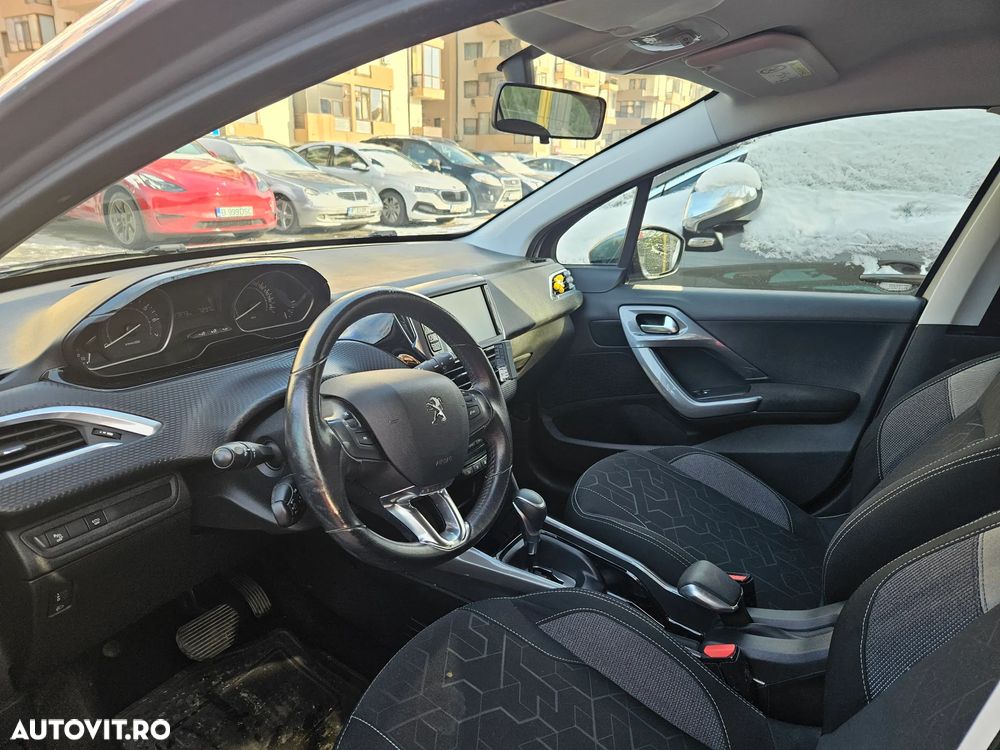 Peugeot 2008 1.2 PureTech Turbo EAT6 S&S Allure - 10