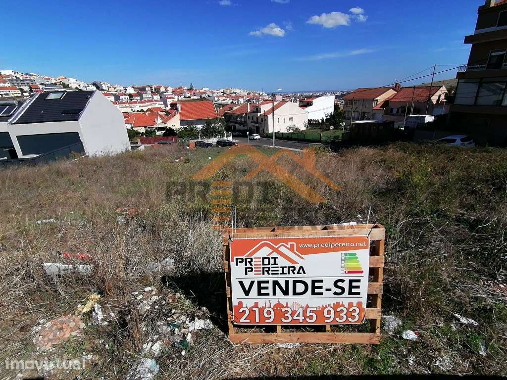 Lote de terreno urbano com 225 m2, para moradia geminada, composta ... - Grande imagem: 2/14