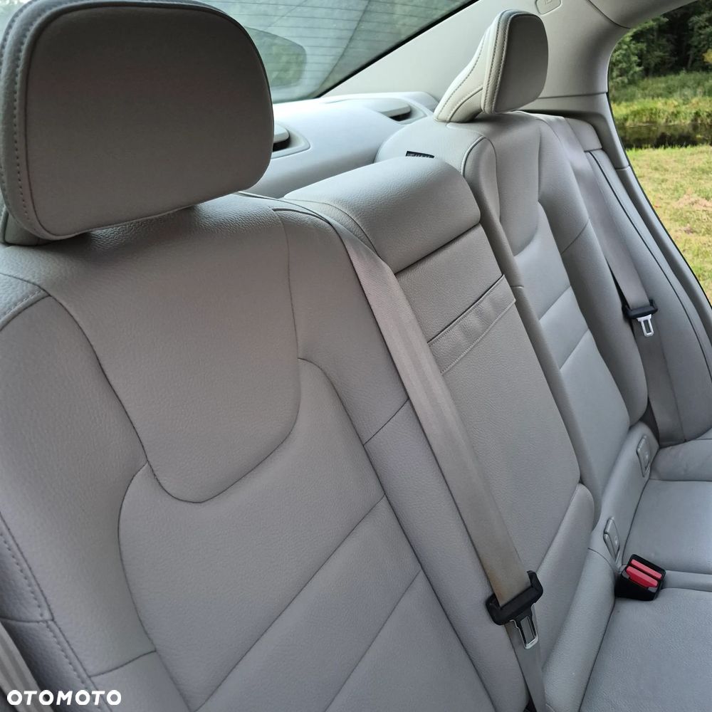 Volvo S60 T5 Momentum Pro - 27
