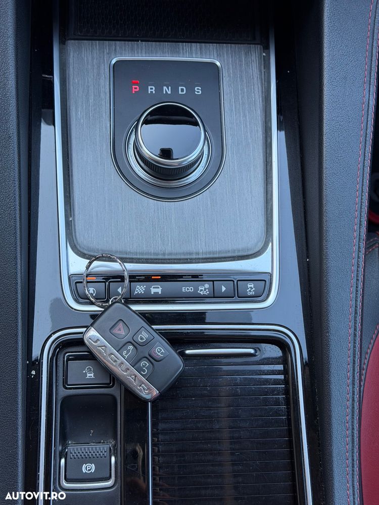 Jaguar F-Pace 30d AWD R-Sport - 35