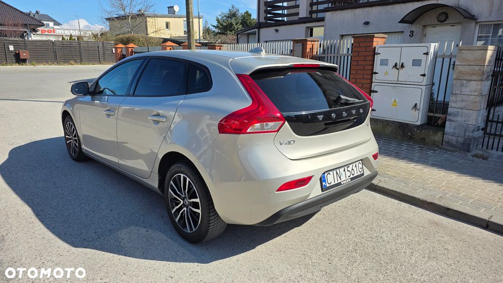 Volvo V40 T2 Geartronic Momentum - 4