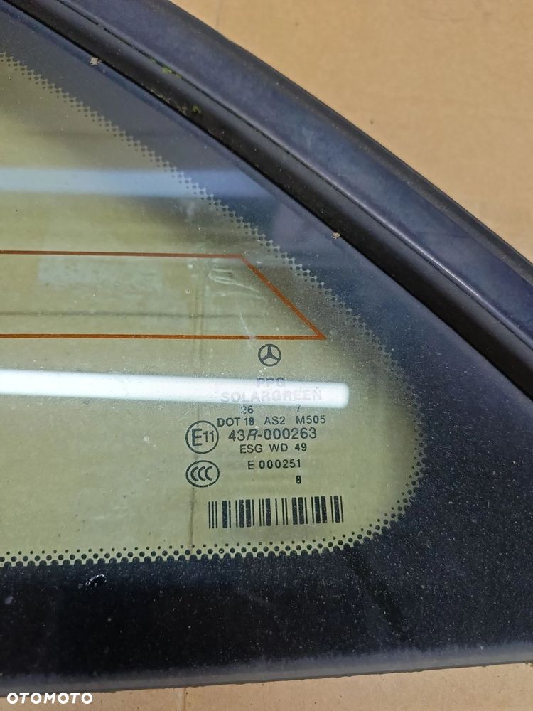 W251 szyba karoseryjna tylna tył Mercedes - 3