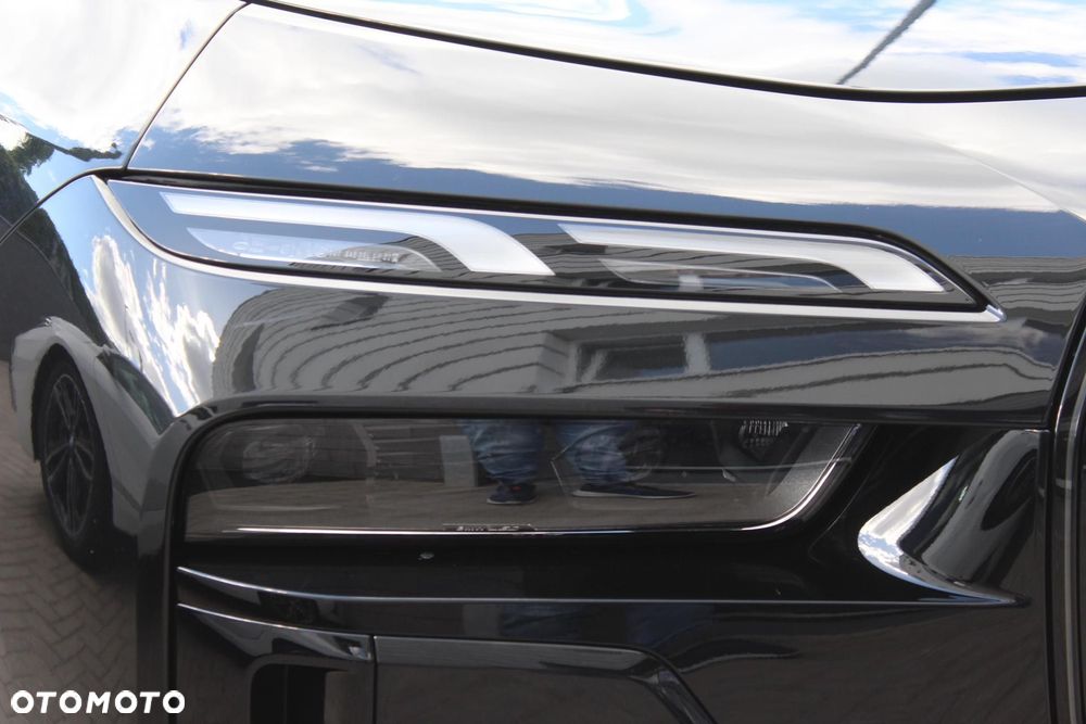BMW i7 - 24