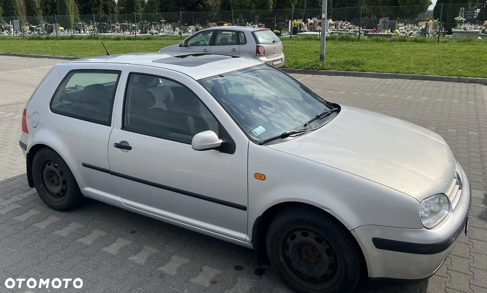 Volkswagen Golf - 1