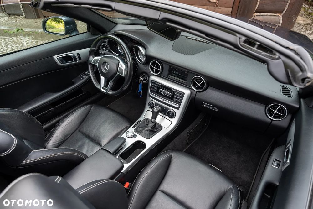 Mercedes-Benz SLK 200 (BlueEFFICIENCY) 7G-TRONIC - 27