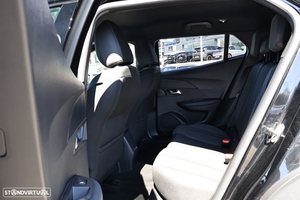 Peugeot 2008 1.2 Hybrid Allure e-DCS6 - 17