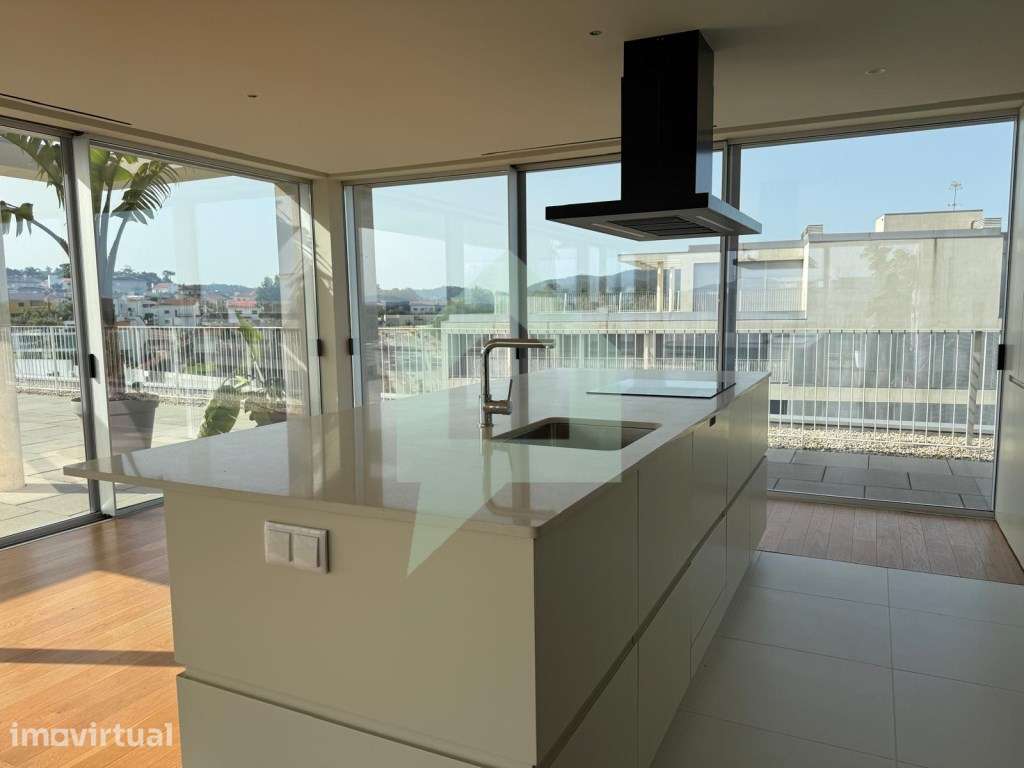 Apartamento T4 com vistas únicas em Barcelinhos, Barcelos. - Grande imagem: 2/40