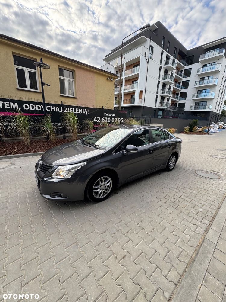 Toyota Avensis - 2