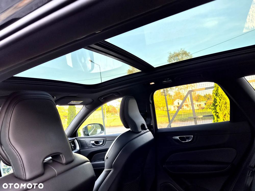Volvo XC 60 B4 D Plus Dark - 27