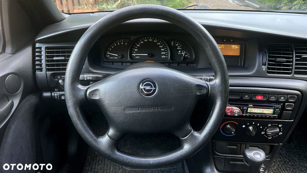 Opel Vectra - 8