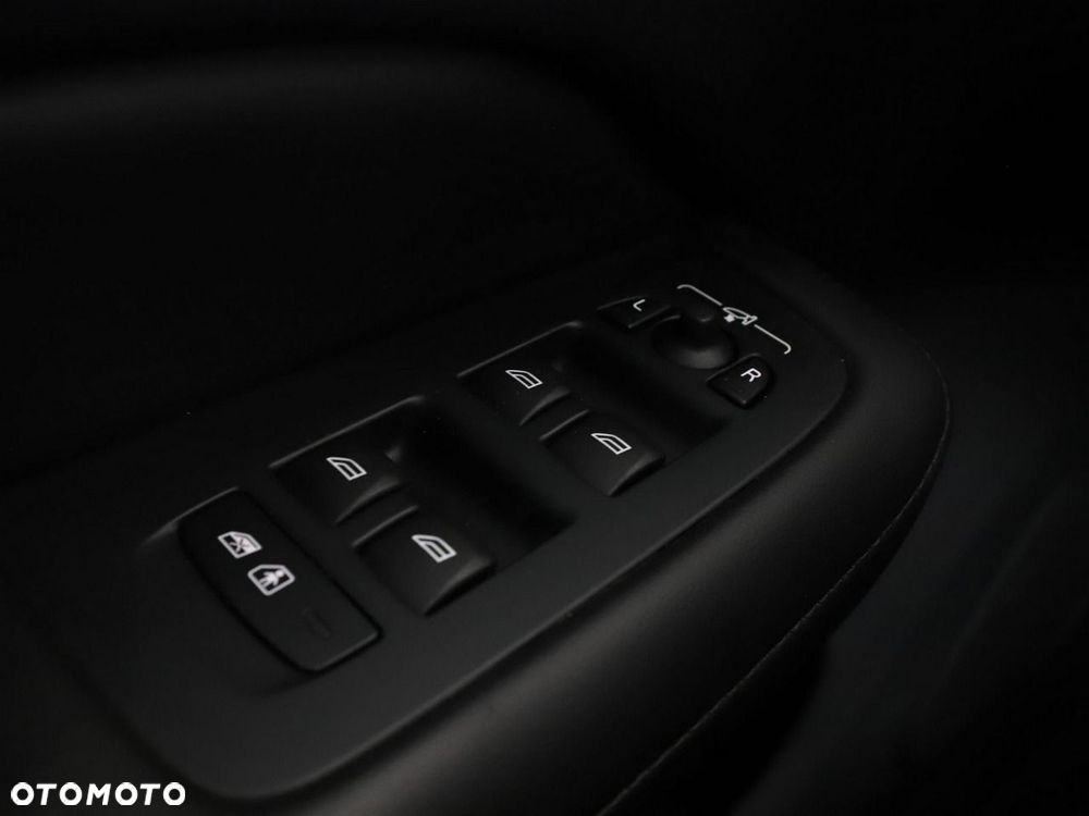 Volvo V60 B4 D Plus Dark - 33