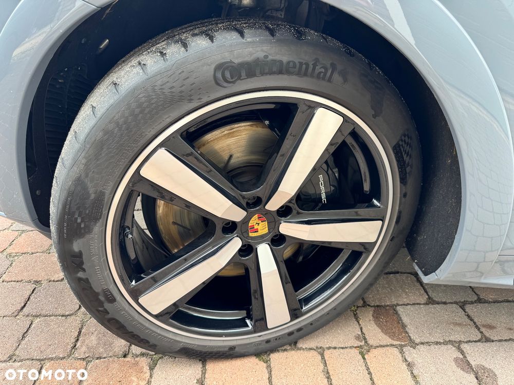 Porsche Cayenne Turbo E-Hybrid PHEV - 13