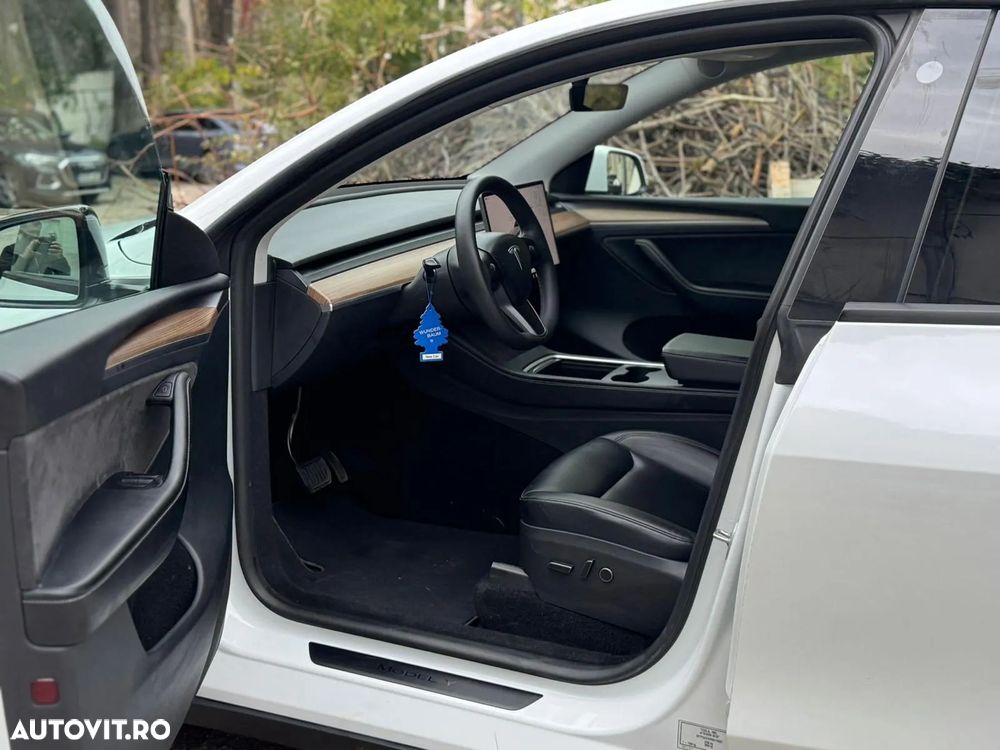 Tesla Model Y Long Range - 22