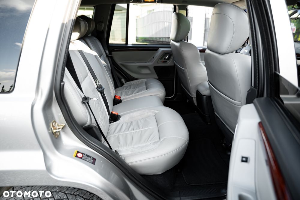 Jeep Grand Cherokee - 21