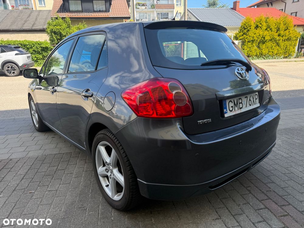 Toyota Auris 1.4 D-4D Premium - 4