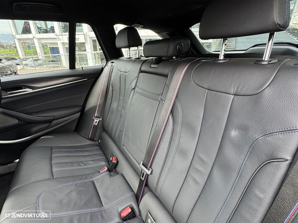BMW 530 e Pack Desportivo M - 12