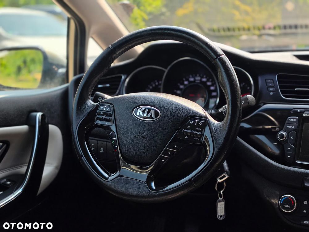 Kia Ceed - 30