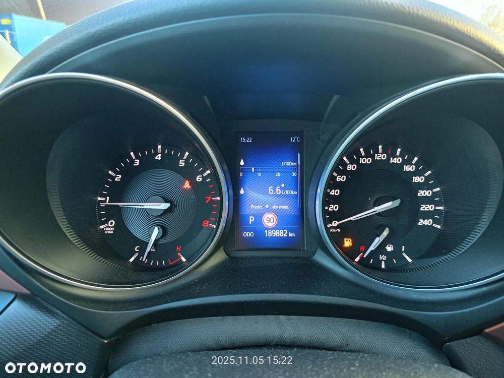 Toyota Avensis 1.8 Premium MS - 17