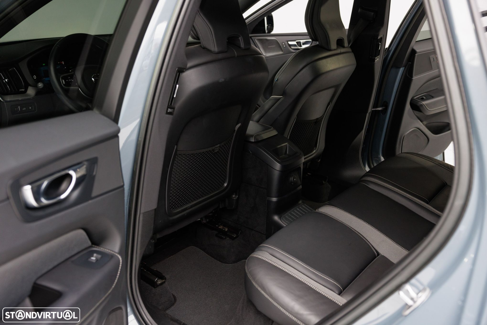 Volvo XC 60 2.0 T6 PHEV R-Design AWD - 10