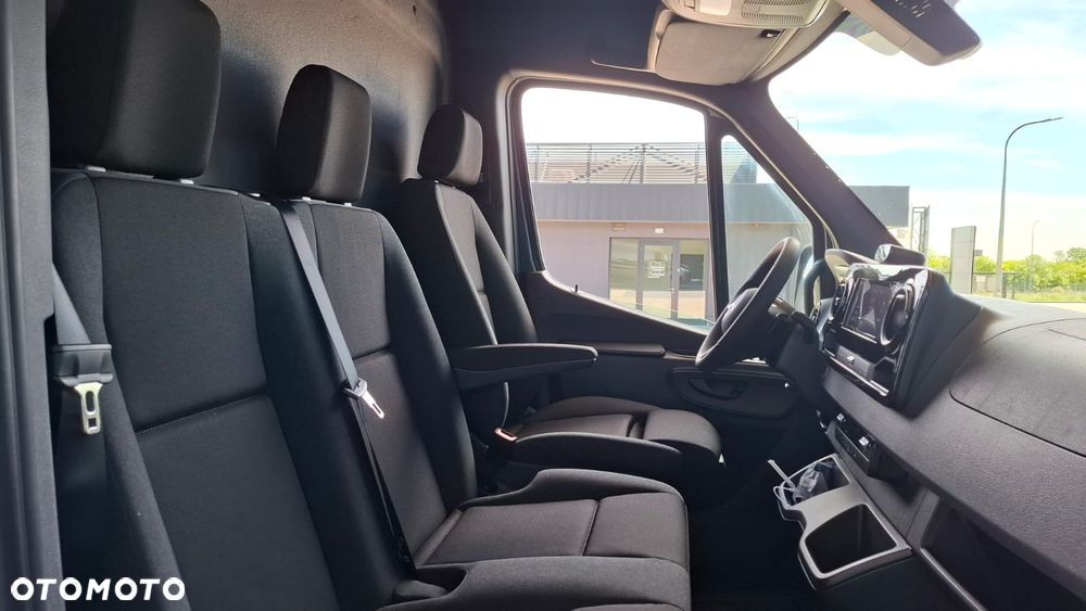 Mercedes-Benz Sprinter - 14