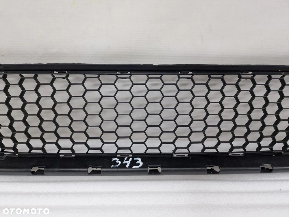 DACIA LOGAN I LIFT 09- KRATKA ŚRODKOWA ZDERZAKA PRZEDNIEGO , NR 8200752803 , NR AUKCJI K343 - 4