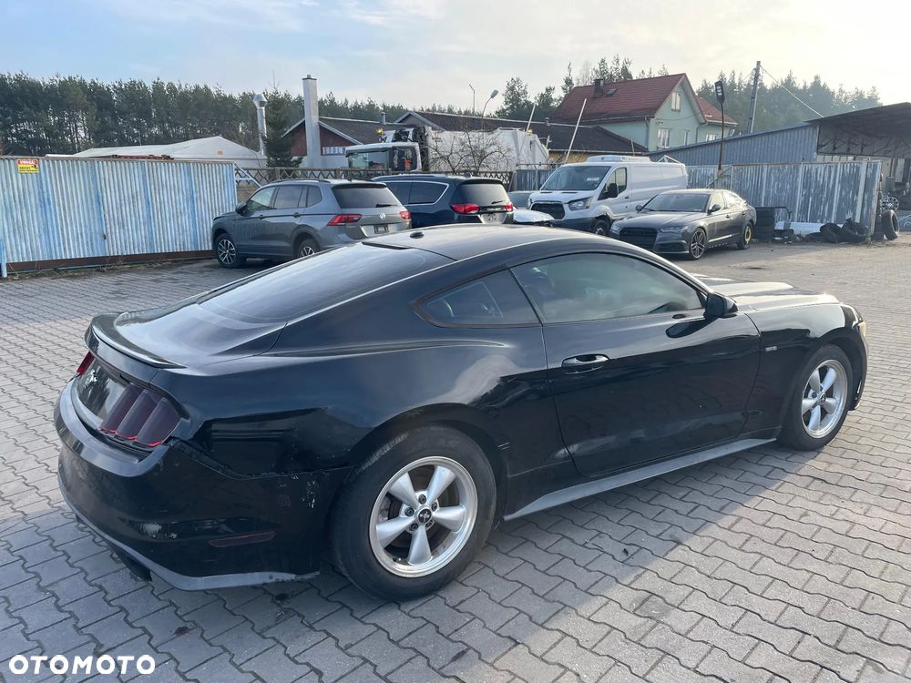 Ford Mustang - 4