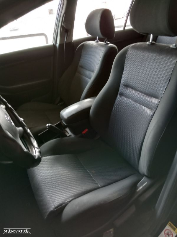 Para Peças Toyota Avensis (_T25_) - 4