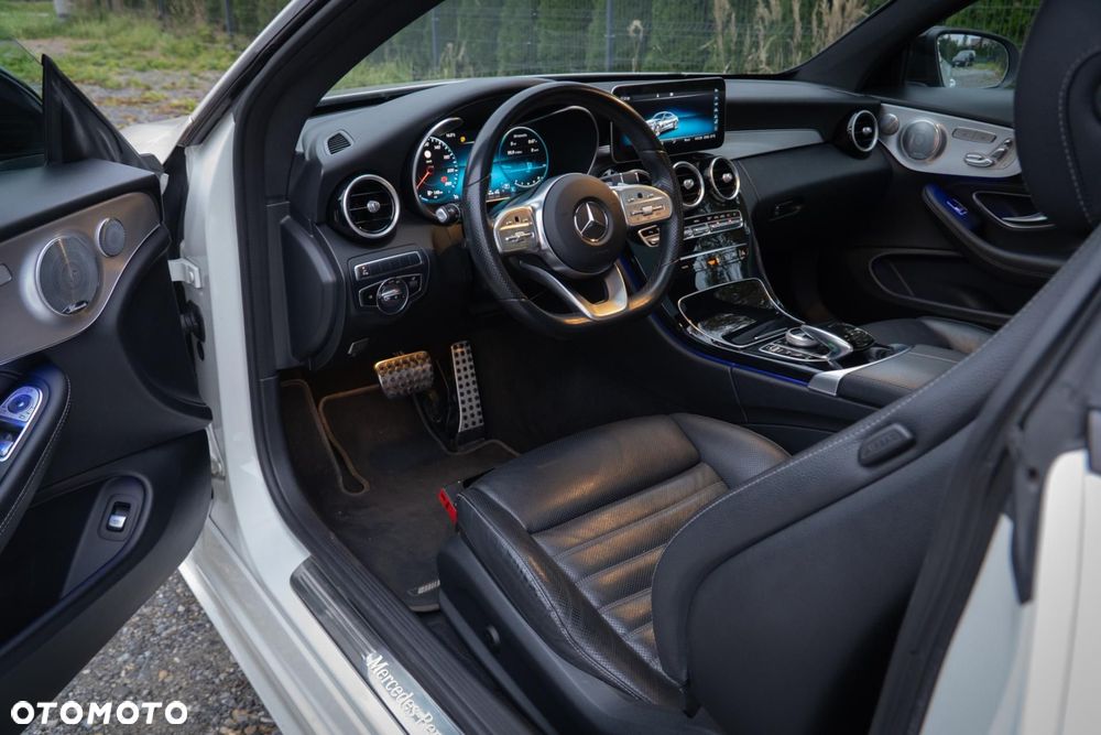Mercedes-Benz Klasa C 300 d 4MATIC 9G-TRONIC - 9