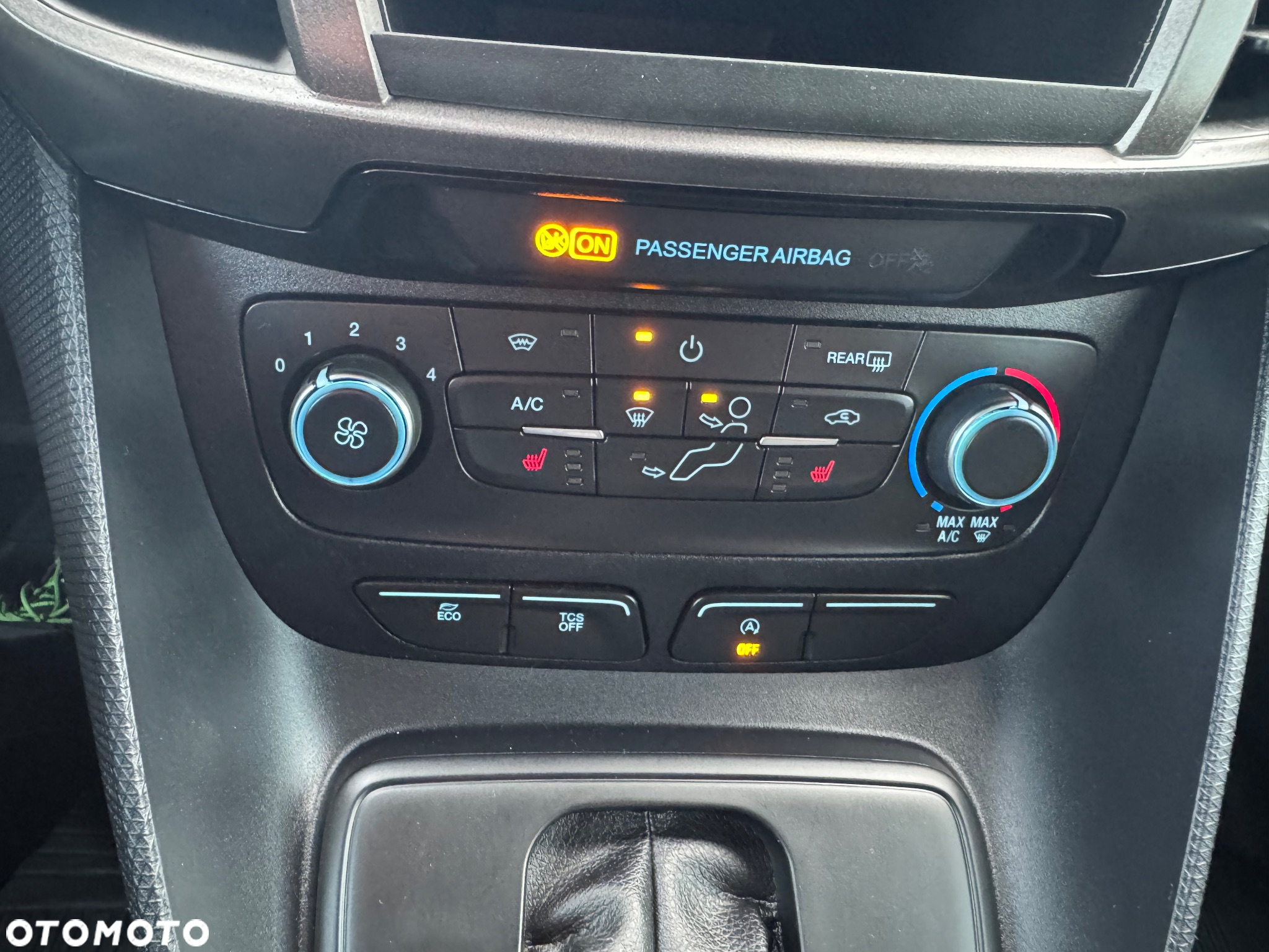 Ford TRANSIT CONNECT - 22