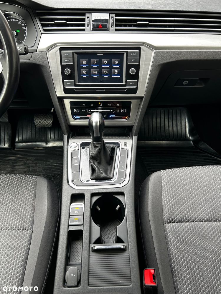 Volkswagen Passat - 16