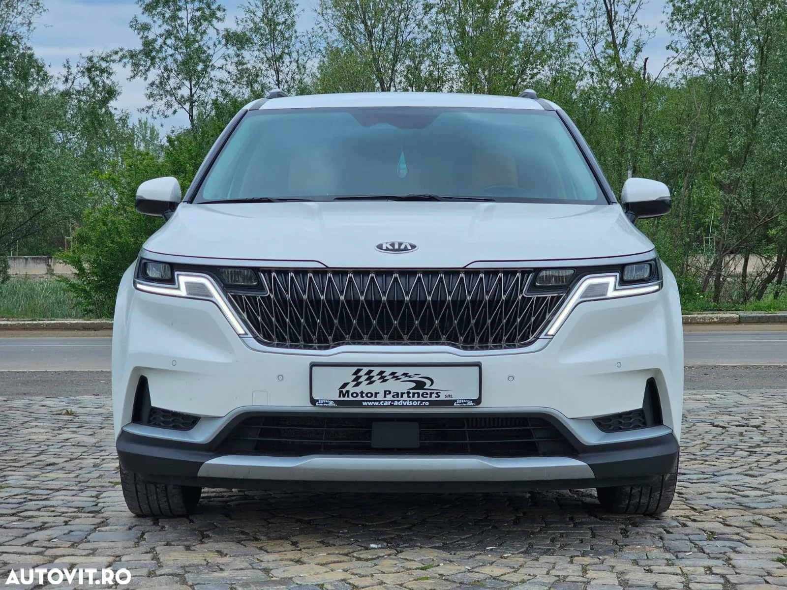 Kia Carnival - 3