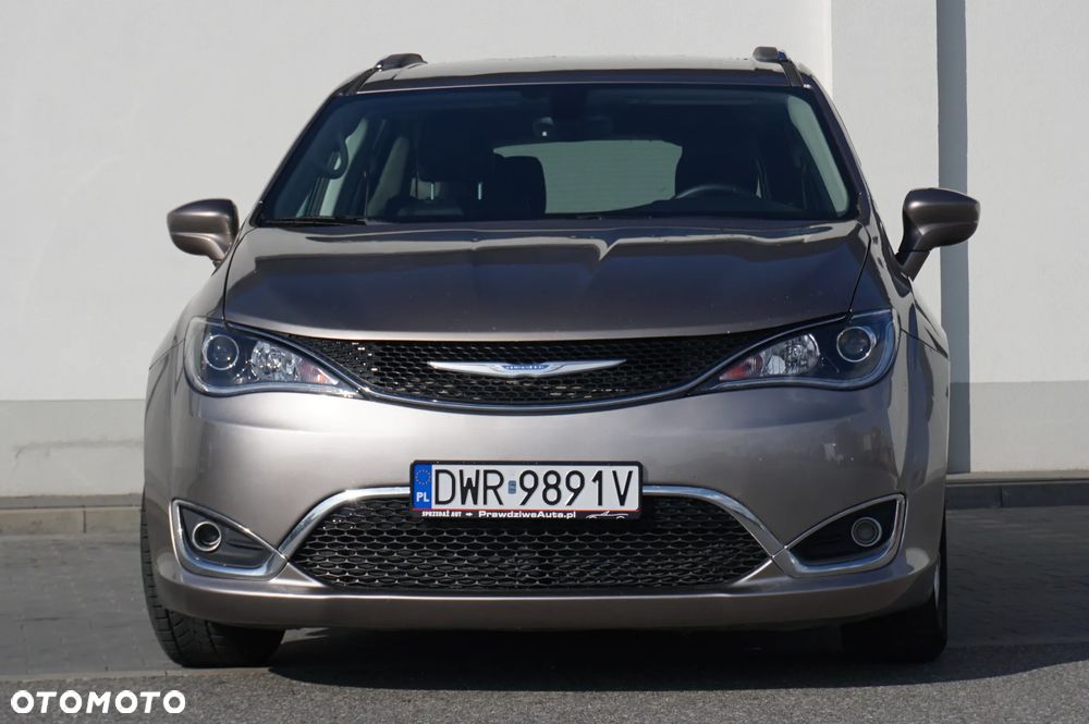 Chrysler Pacifica - 4