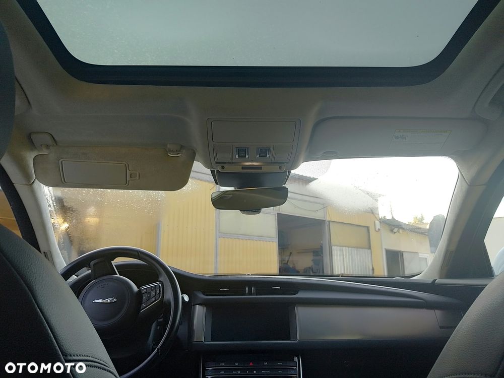 Jaguar Xf 2019 photo 4