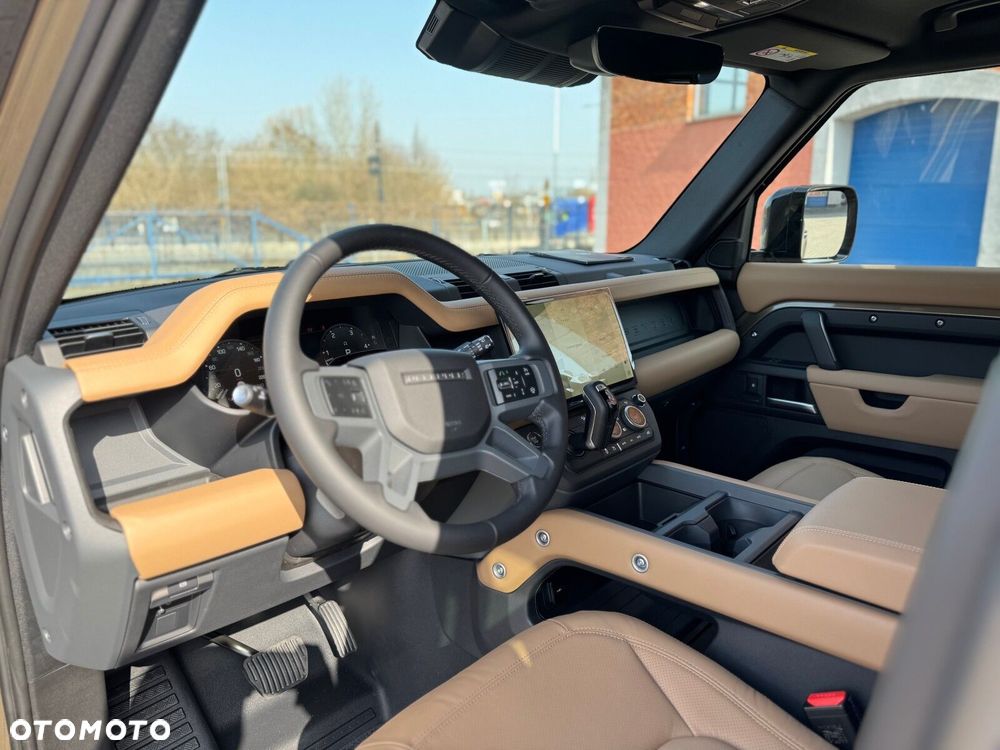 Land Rover Defender - 6