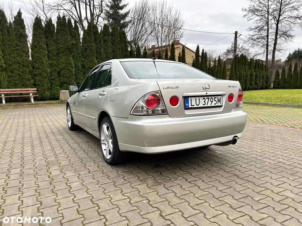 Lexus IS - 3