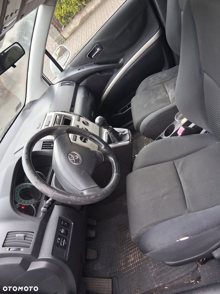 Toyota Corolla Verso - 6