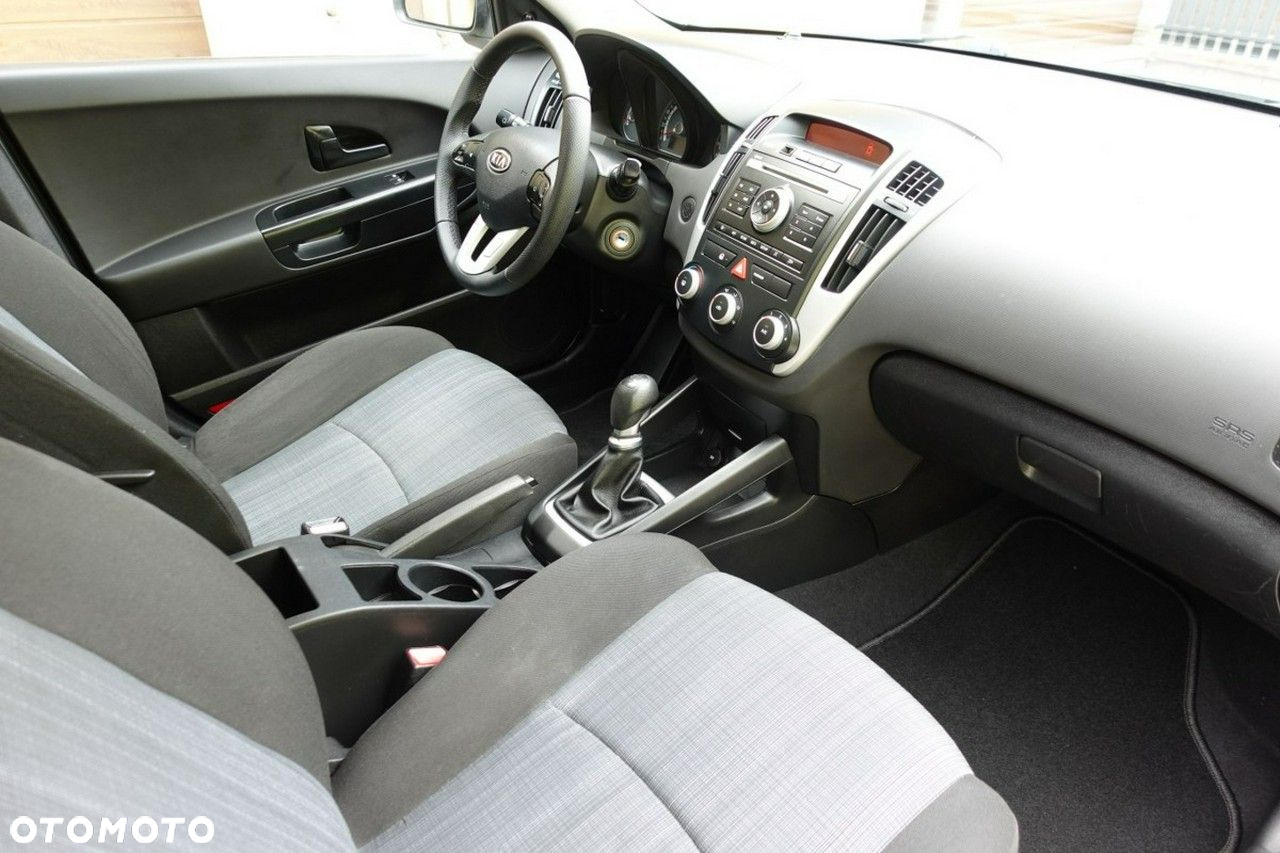Kia Ceed - 12