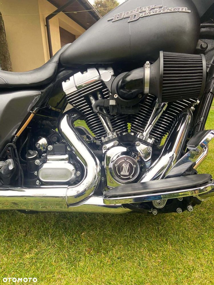 Harley-Davidson Touring Street Glide - 4