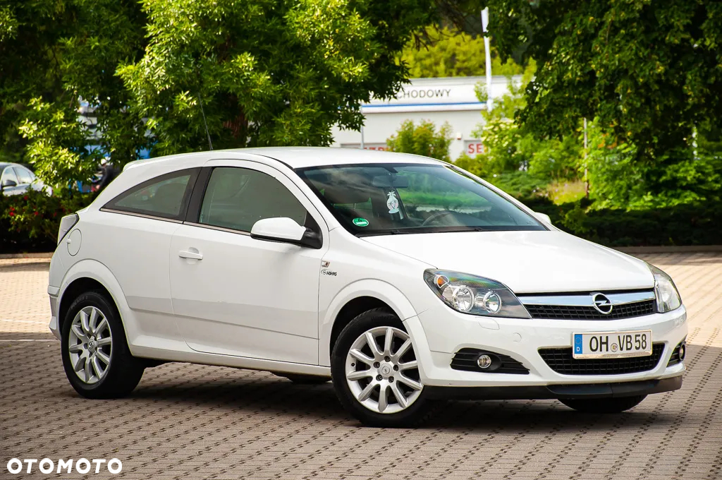 Opel Astra GTC 1.6 - 4