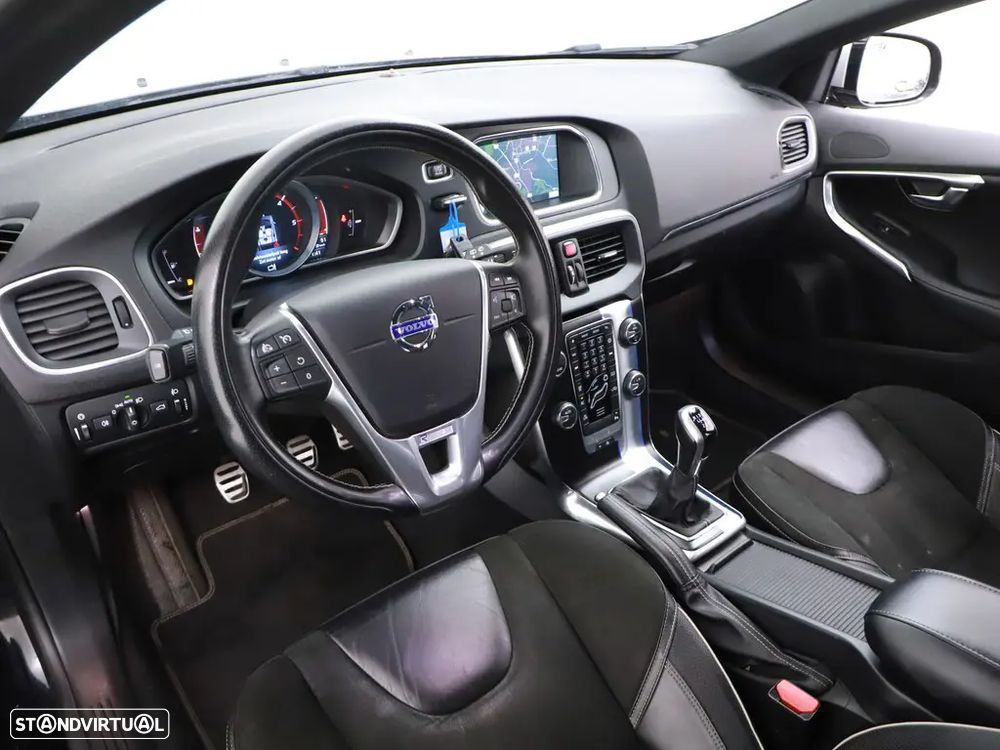 Volvo V40 D2 R Design - 12