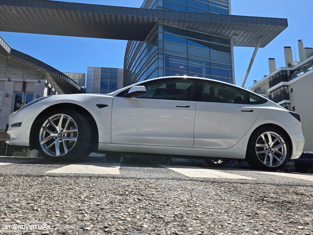 Tesla Model 3 Long-Range RWD - 3