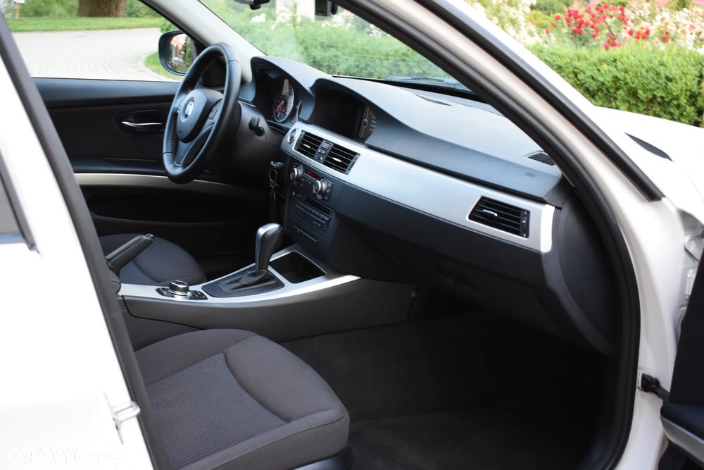 BMW Seria 3 318d - 22